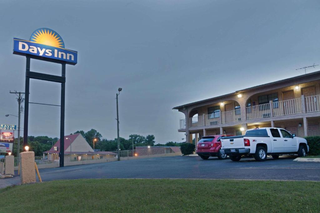 Days Inn by Wyndham Downtown-Nashville West Trinity Lane - main image