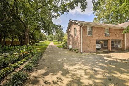 Nashville Apt with Patio 3 Mi to Grand Ole Opry - image 3