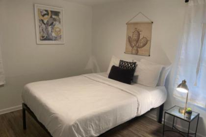 Special! 2 King Bedroom Condo Minutes to Broadway! - image 18