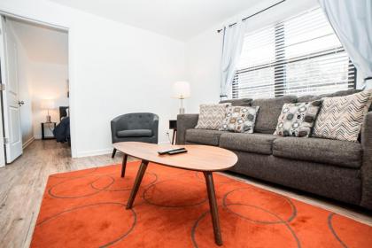 Spacious and stylish 2 BR Near Broadway - 5 Min Drive - image 9