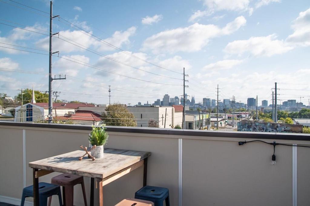 Modern 1 BR Apartment! Quick Uber to Downtown! - image 5