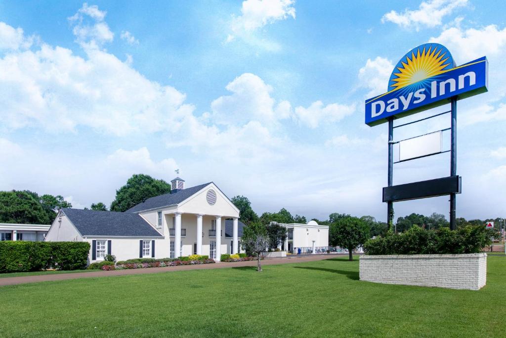 Days Inn by Wyndham Natchez - main image