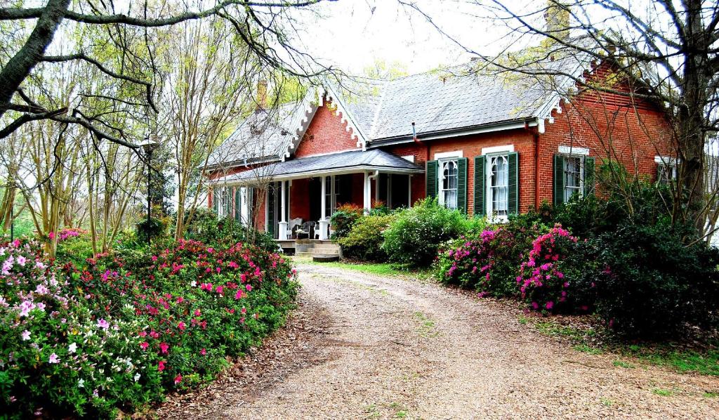 Glenfield Plantation Historic Antebellum Bed and Breakfast - main image