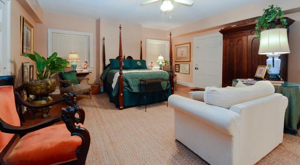 Choctaw Hall Bed & Breakfast - image 2