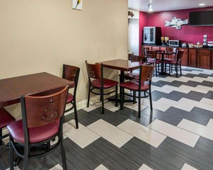 Econo Lodge Inn & Suites Natchitoches - image 8