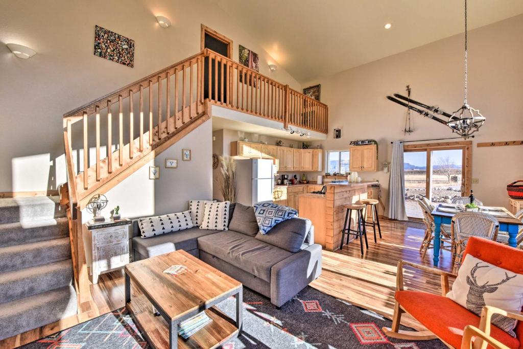 Remodeled Nathrop Getaway with Collegiate Peak Views - image 2