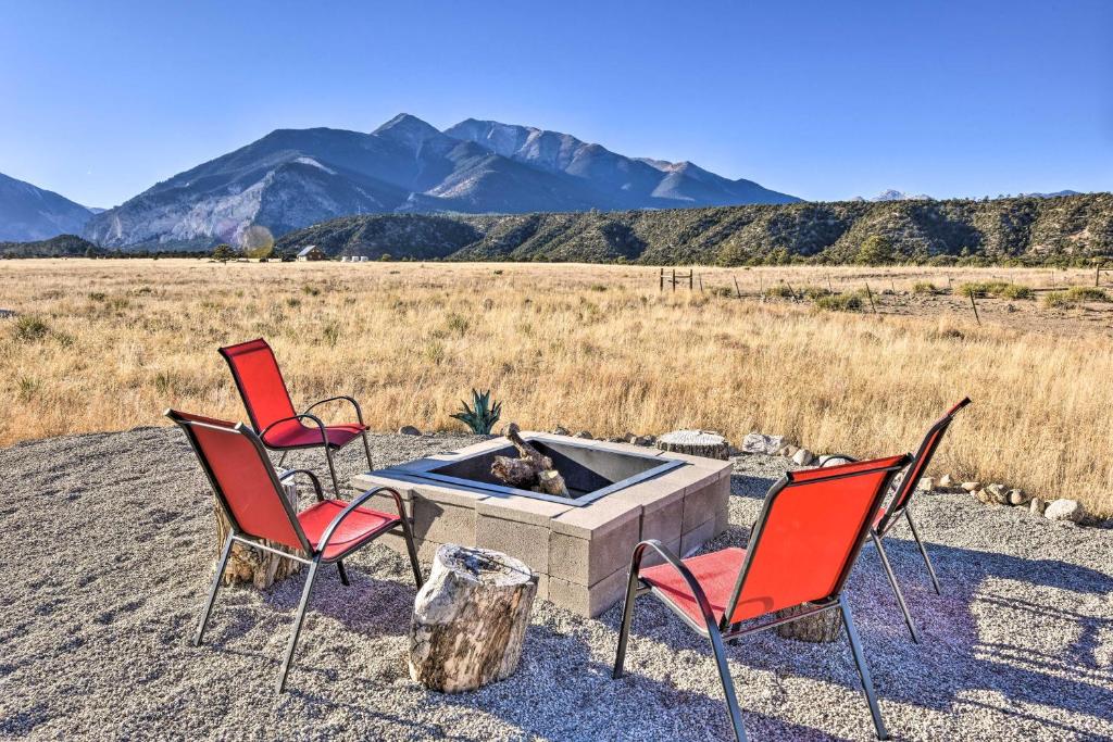 Remodeled Nathrop Getaway with Collegiate Peak Views - image 3