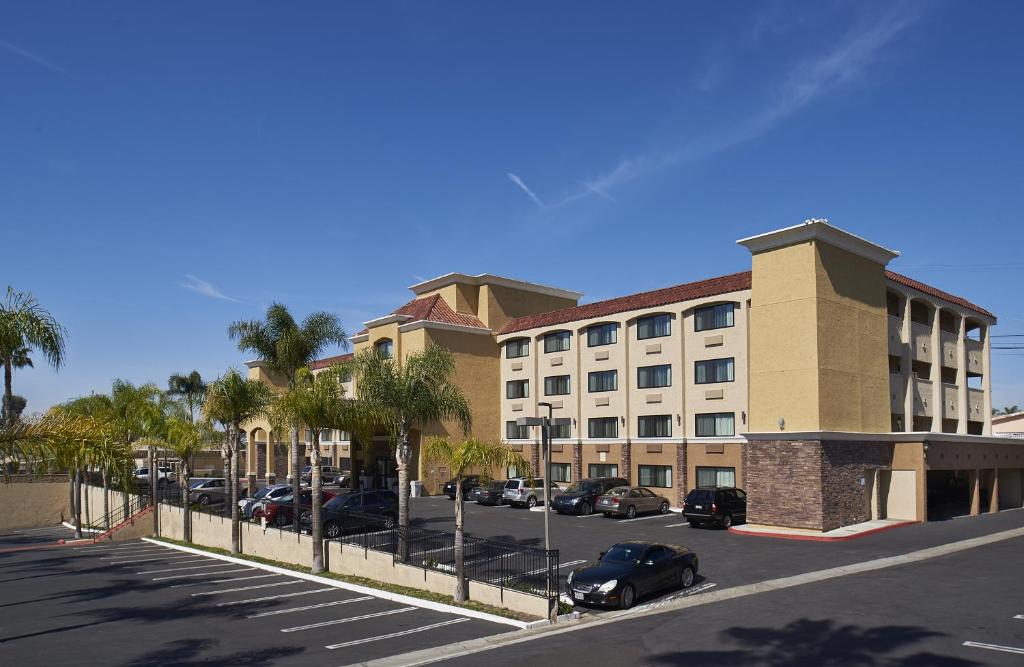 Holiday Inn Express San Diego South - National City an IHG Hotel - main image