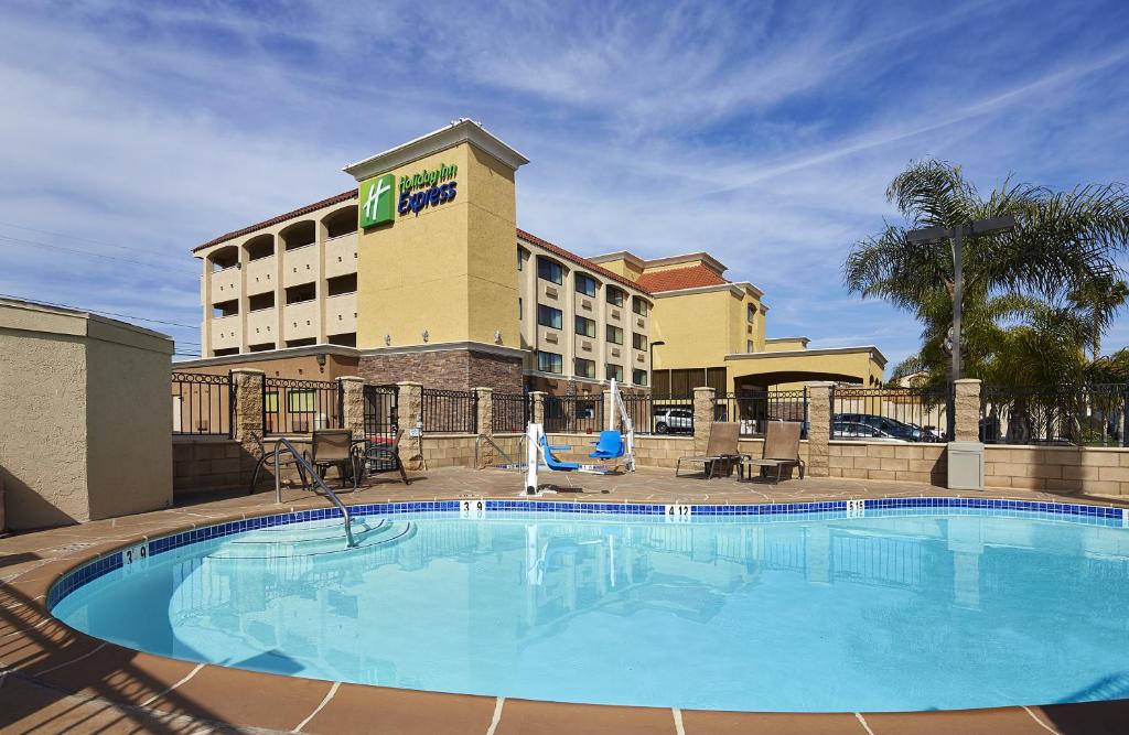 Holiday Inn Express San Diego South - National City an IHG Hotel - image 2