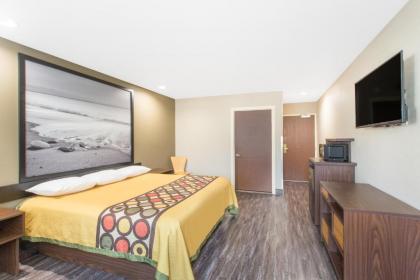 Super 8 by Wyndham National City Chula Vista - image 12