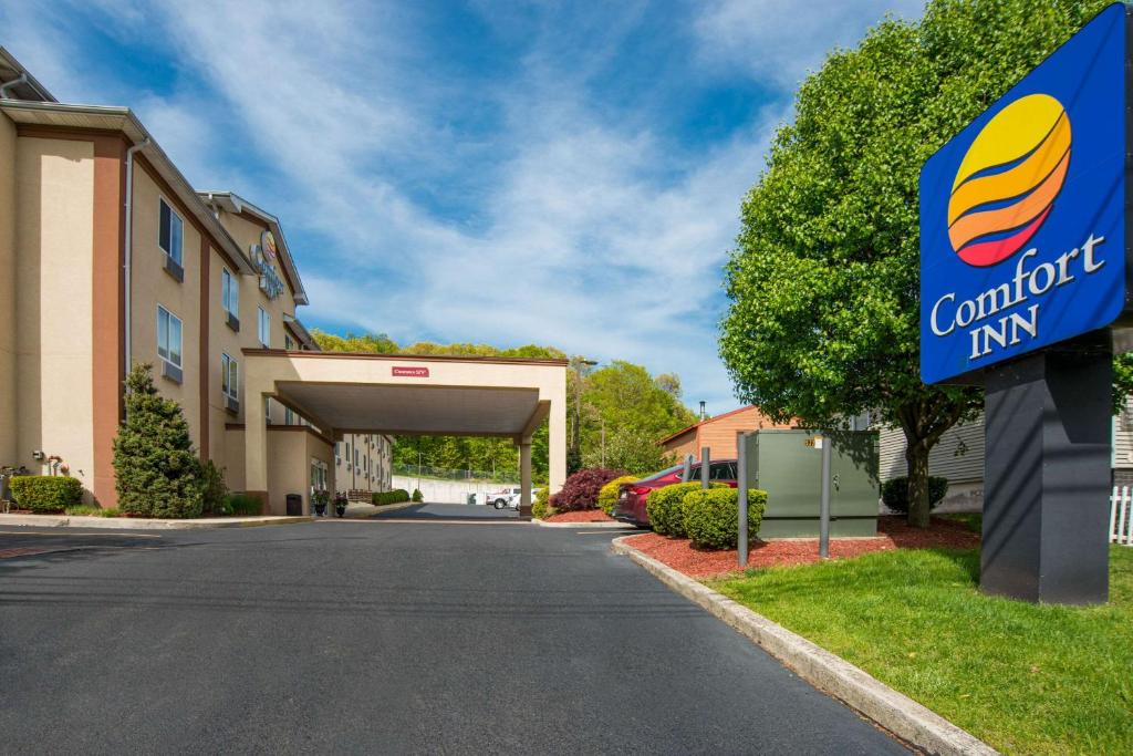 Comfort Inn Naugatuck - Waterbury - main image