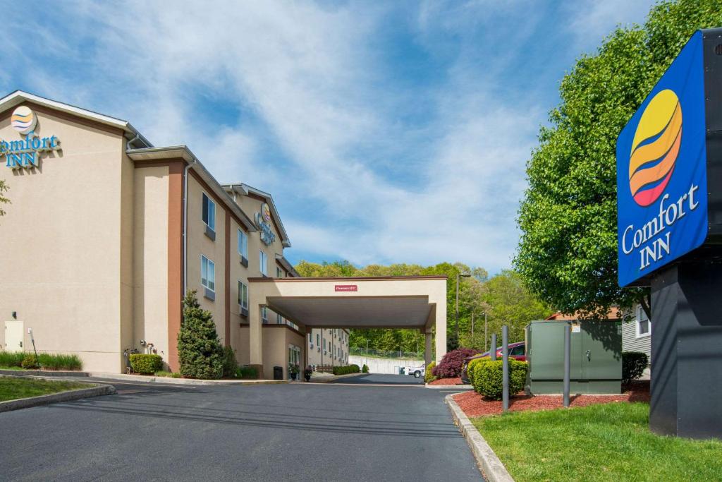 Comfort Inn Naugatuck - Waterbury - image 3