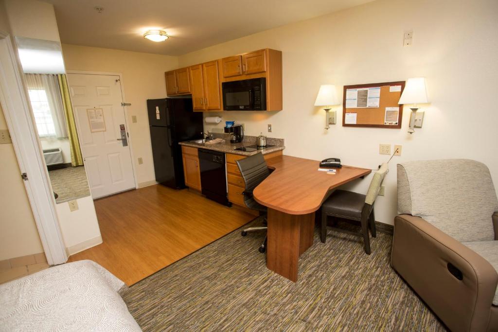 Candlewood Suites Port Arthur/Nederland an IHG Hotel - image 6