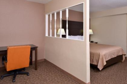 Airport Inn - image 10