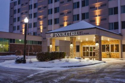 DoubleTree by Hilton Neenah - image 2