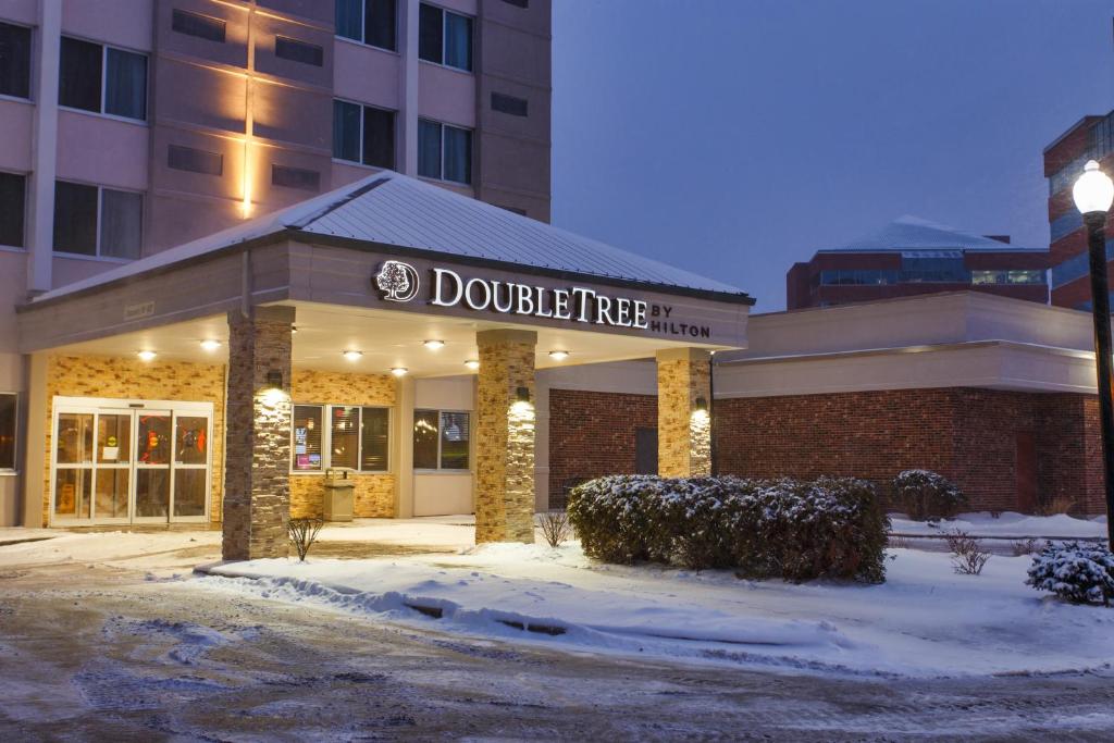 DoubleTree by Hilton Neenah - image 3