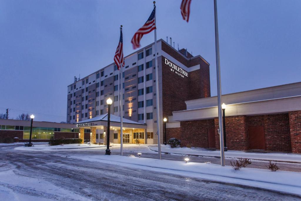 DoubleTree by Hilton Neenah - image 4