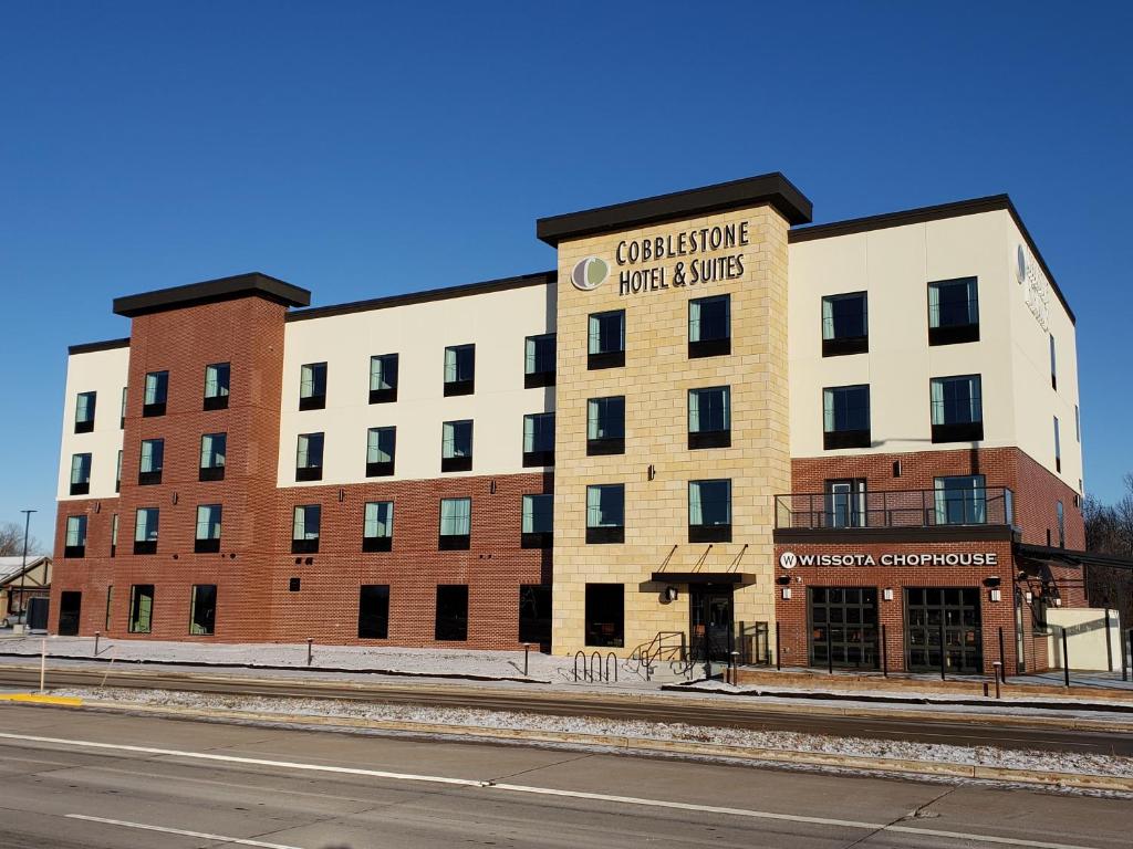 Cobblestone Hotel & Suites - Appleton International Airport - main image