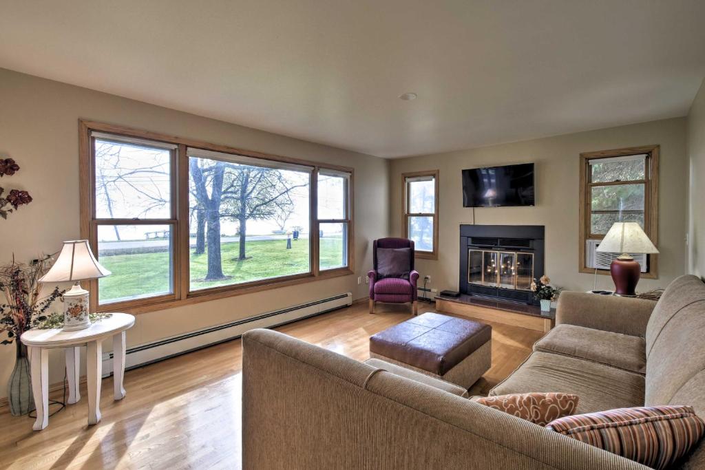 Charming Neenah House with Porch on Lake Winnebago! - main image