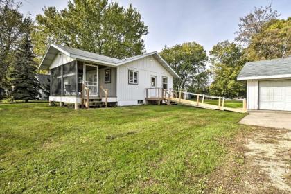 Charming Neenah House with Porch on Lake Winnebago! - image 2