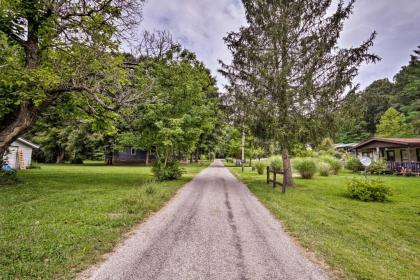 Cottage with Yard and Grill Next to Wayne Forest NP - image 14