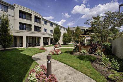 Courtyard Wall at Monmouth Shores Corporate Park - image 15