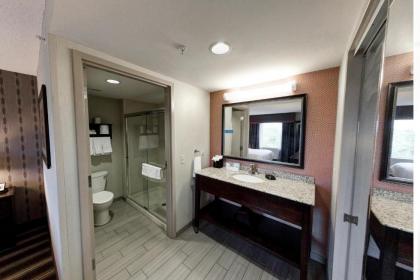 Hampton Inn Neptune - image 10