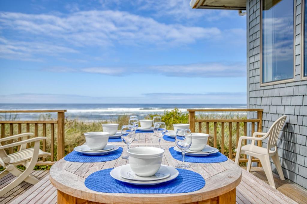 Oceanfront Retreat - main image