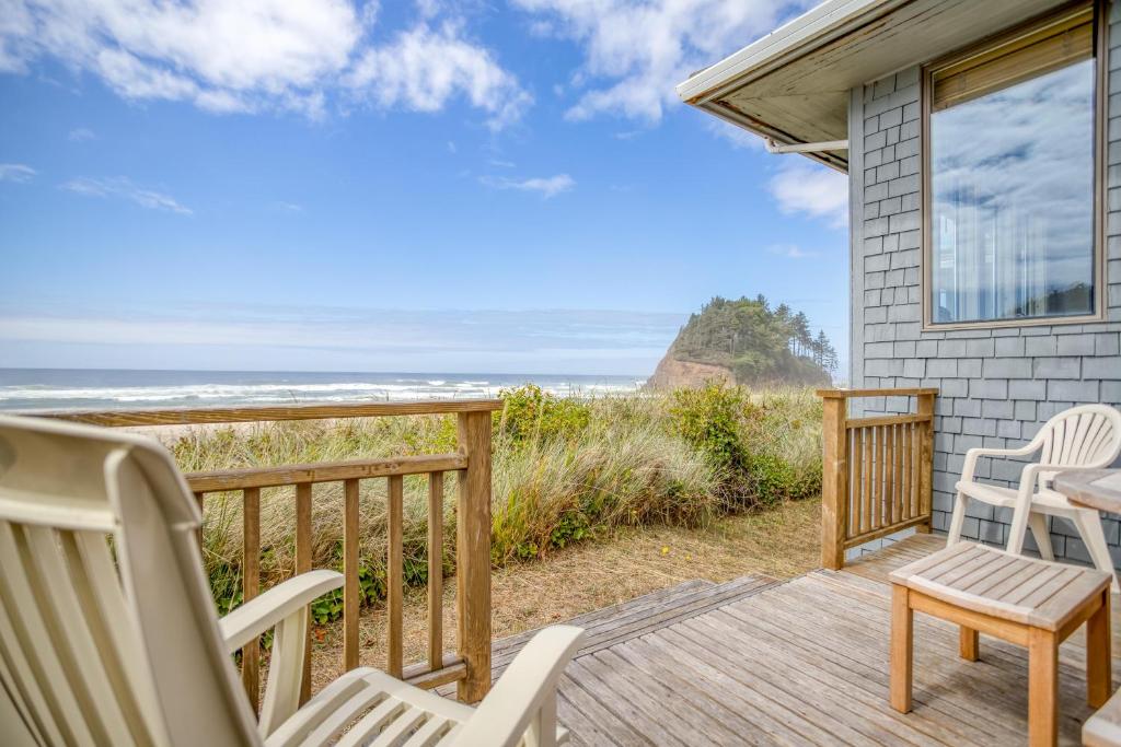 Oceanfront Retreat - image 6