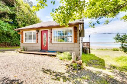 Happy Camp Beachfront Cabin Oregon