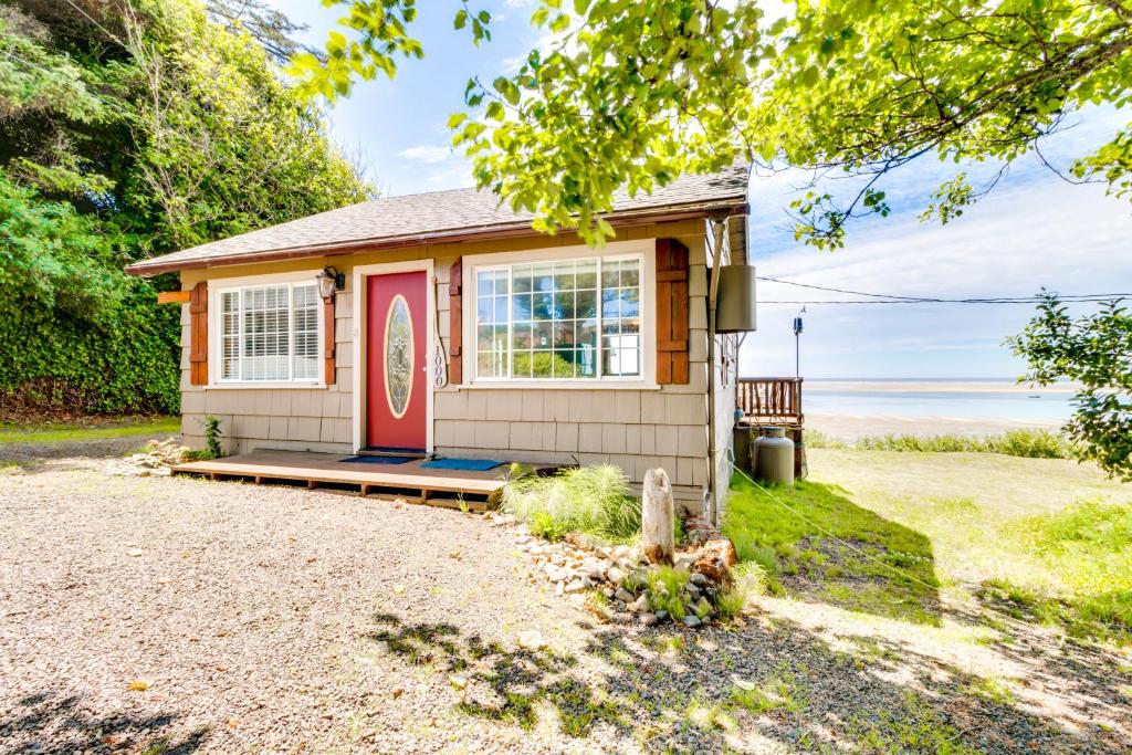 Happy Camp Beachfront Cabin - main image