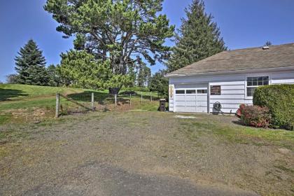 Netarts Cozy Coastal Cottage with Deck Near Portland! - image 3