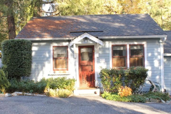 Piety Hill Cottages - image 3