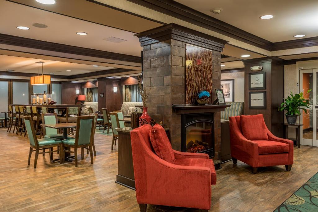 Hampton Inn New Albany - image 6