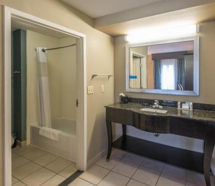 Hampton Inn New Albany - image 8