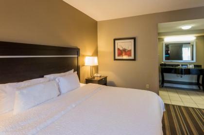 Hampton Inn New Albany - image 9