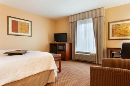 Hampton Inn & Suites Detroit/Chesterfield - image 2