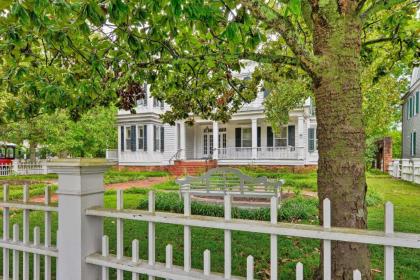 New Bern Home with Yard Grill and Walkable Location