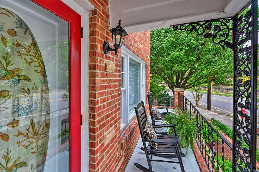 New Bern Home with Yard Grill and Walkable Location - image 4