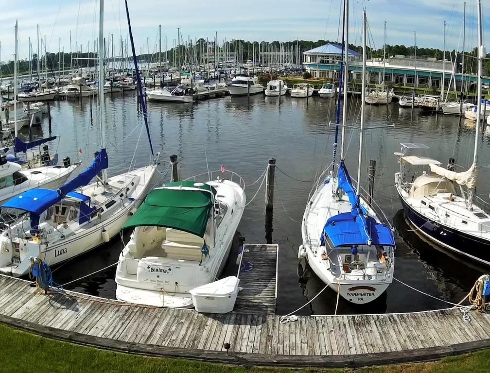 Scenic One Bedroom Villa along Neuse River in New Bern - image 4