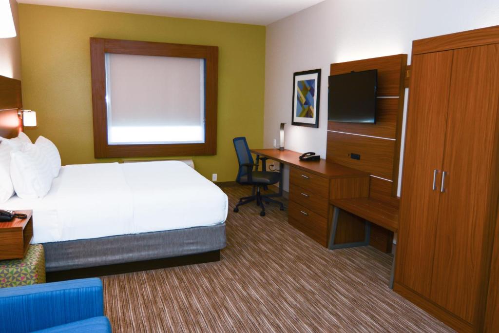 Holiday Inn Express Hotel & Suites New Boston an IHG Hotel - image 4