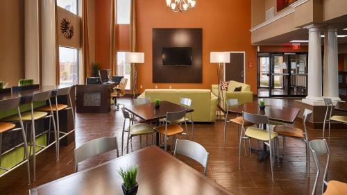 Best Western Inn & Suites - image 3