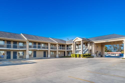 Americas Best Value Inn New Braunfels - image 3