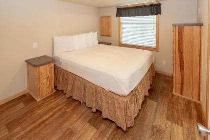 Hill Country Cottage & RV Resort - image 2