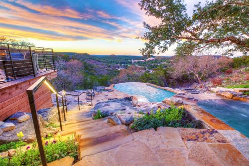 Premier Hill Country Retreat w/ Pool-Hot Tub-Views - image 4