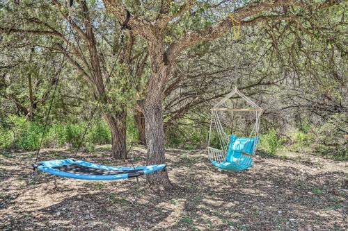 Modern Hill Country Cottage 13 Mi to Canyon Lake! - image 5