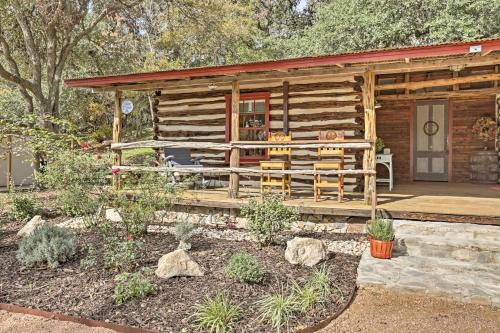 Gruene Cabin - Pet Friendly New Braunfels Studio - image 4