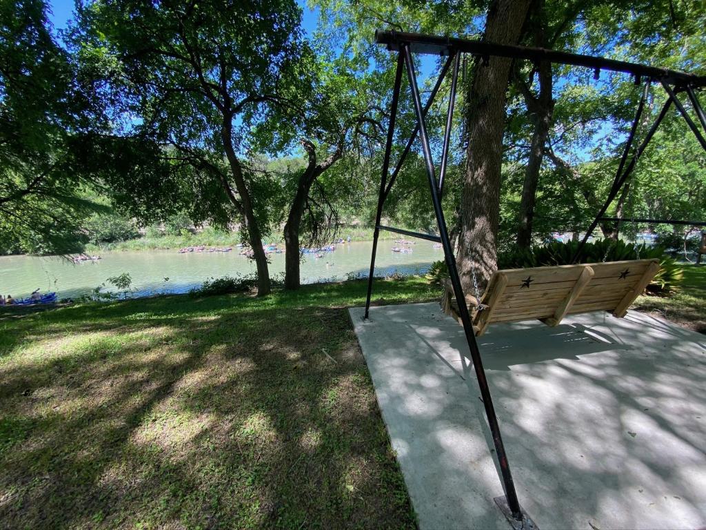 Riverfront Cottage - Guadalupe River Front - main image