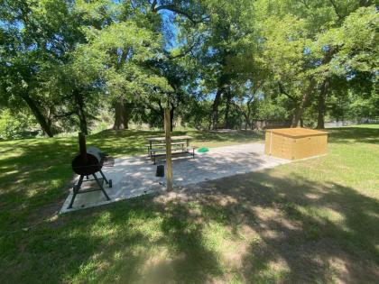 Riverfront Cottage - Guadalupe River Front - image 14