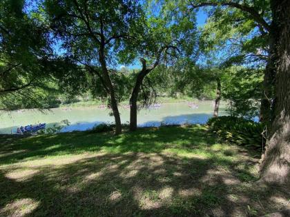 Riverfront Cottage - Guadalupe River Front - image 15